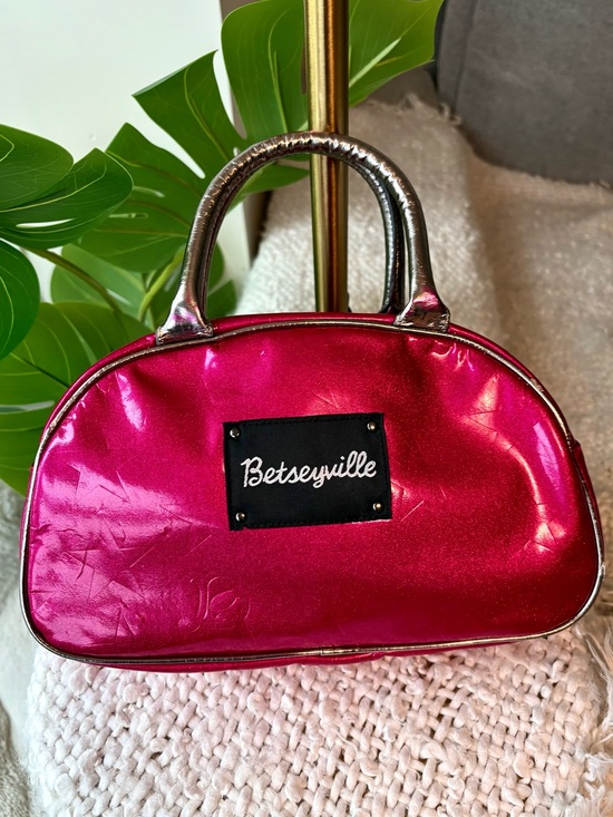 Betsey Johnson Handbags - Vintage Y2K Betsey Johnson Betseyville Pink Metallic Silver Bowler Bag McBling